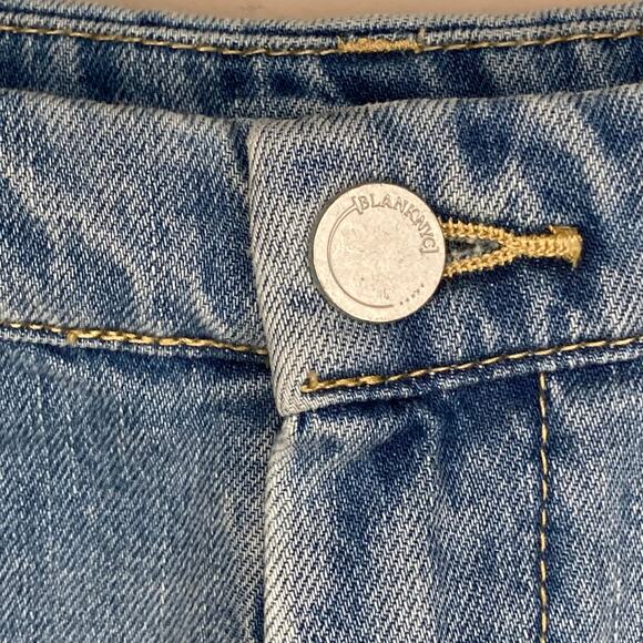 Blank NYC Embroidered Denim Hiker Shorts in Free-Bee Cutoff Raw Hem NWT Size 28 - Picture 13 of 16